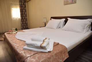 Апартаменты Guest House Evropa 2 Улцинь Апартаменты с 2 спальнями и видом на море-3