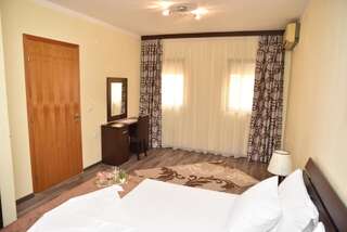 Апартаменты Guest House Evropa 2 Улцинь Апартаменты с 2 спальнями и видом на море-4