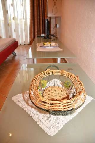 Апартаменты Guest House Evropa 2 Улцинь Апартаменты с 2 спальнями и видом на море-4