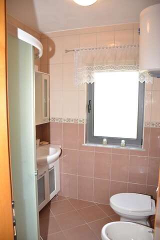 Апартаменты Guest House Evropa 2 Улцинь Апартаменты с 2 спальнями и видом на море-9