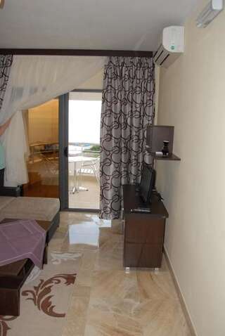 Апартаменты Guest House Evropa 2 Улцинь Апартаменты с 2 спальнями и видом на море-20